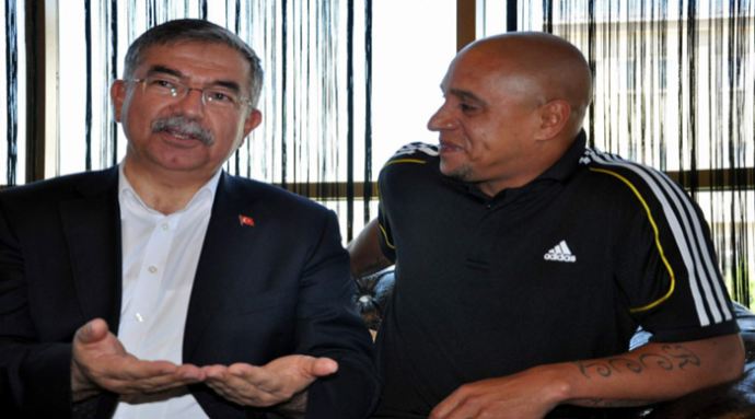 Milli Savunma Bakanı'ndan Roberto Carlos değerlendirmesi Milli Savunma Bakanı'ndan Roberto Carlos değerlendirmesi