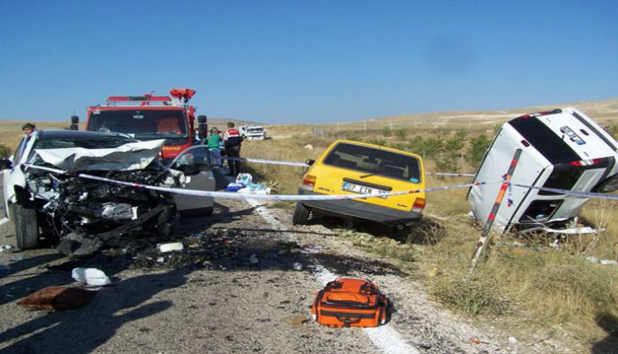 Bayram günü katliam gibi kaza, 5 ölü 7 yaralı