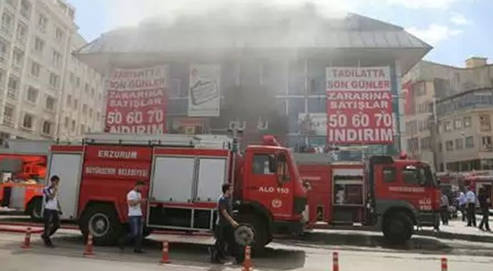 Erzurum'daki AVM'de yangın Erzurum'daki AVM'de yangın