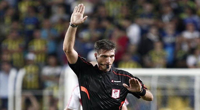 Hakem Yankaya'ya çarptı gol oldu