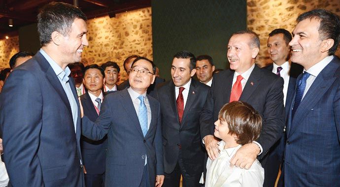Dolmabahçe Ofisi'nde sünnet muhabbeti Dolmabahçe Ofisi'nde sünnet muhabbeti