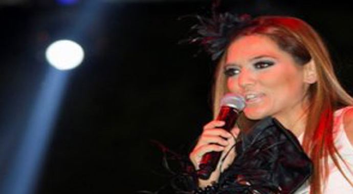 Demet Akalın, Emel Sayın'a öyle sözler söyledi ki