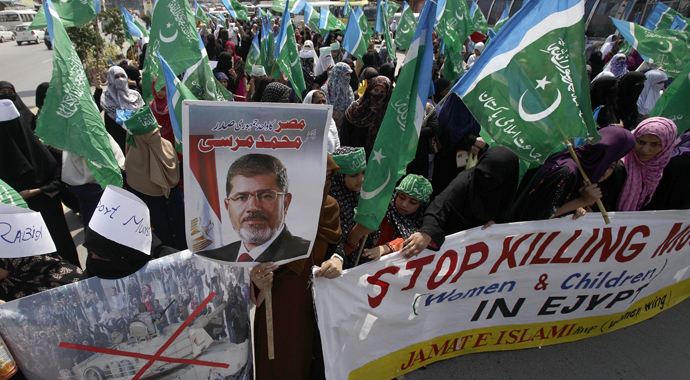 Pakistan'da kadınlar Mısır ve Suriye için toplandı Pakistan'da kadınlar Mısır ve Suriye için toplandı