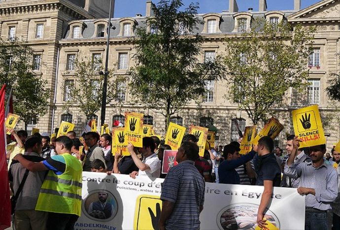 Paris&#039;te Mursi&#039;ye destek gösterisi