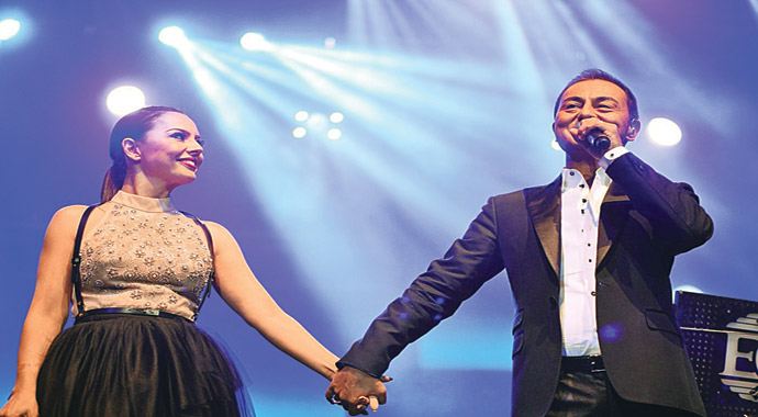 Alkışlar Ebru Gündeş'in bebek acısını unutturdu