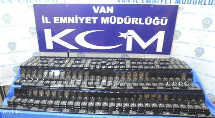 Van&#039;da kaçak 2 bin cep telefonu ele geçirildi