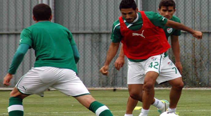 Bursaspor, Beşiktaş maçına A2 takımıyla hazırlandı Bursaspor, Beşiktaş maçına A2 takımıyla hazırlandı