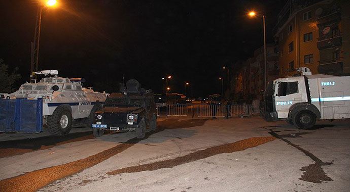 Başkentte olaylı gece, yol kapatan eylemcilere gözaltı