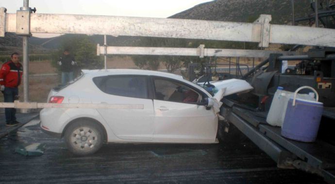 Isparta'da feci kaza, 2 ölü Isparta'da feci kaza, 2 ölü