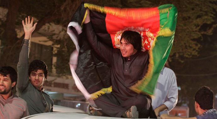 Afganistan, galibiyetle sokaklara döküldü
