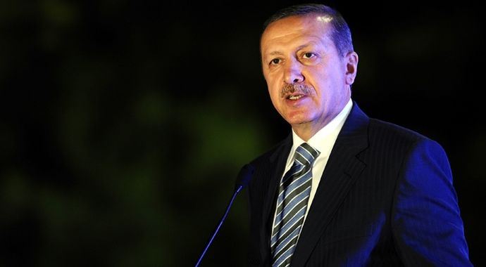 Başbakan Erdoğan'ın evinin önünde hareketli dakikalar Başbakan Erdoğan'ın evinin önünde hareketli dakikalar