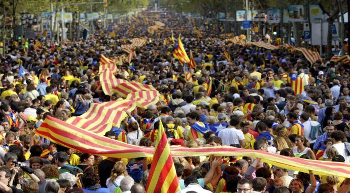 Barcelona'da 400 kilometrelik insan zinciri Barcelona'da 400 kilometrelik insan zinciri