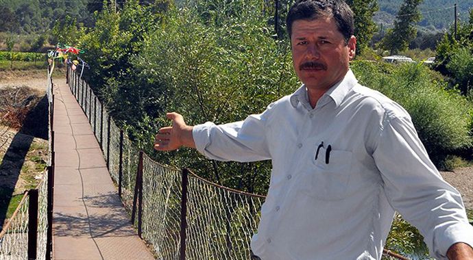 Kendi köprüsünü yaptırdı