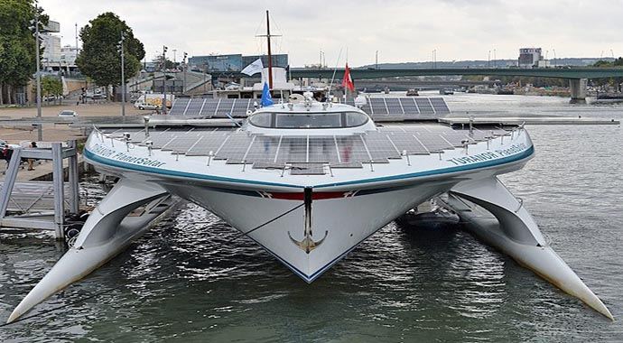 Güneş enerjisiyle çalışan gemi Paris'e demir attı Güneş enerjisiyle çalışan gemi Paris'e demir attı