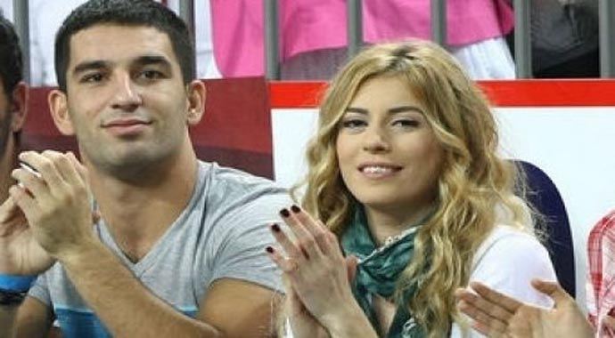 Arda Turan ile Sinem Kobal, 26 Aralık'ta evleniyor Arda Turan ile Sinem Kobal, 26 Aralık'ta evleniyor