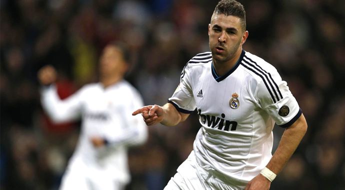 Real Madridli yıldız Benzema&#039;dan mesaj
