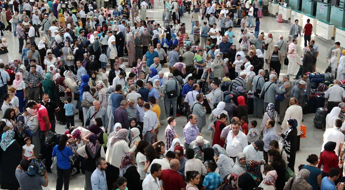 İlk hacı kafilesi dualarla uğurlandı İlk hacı kafilesi dualarla uğurlandı