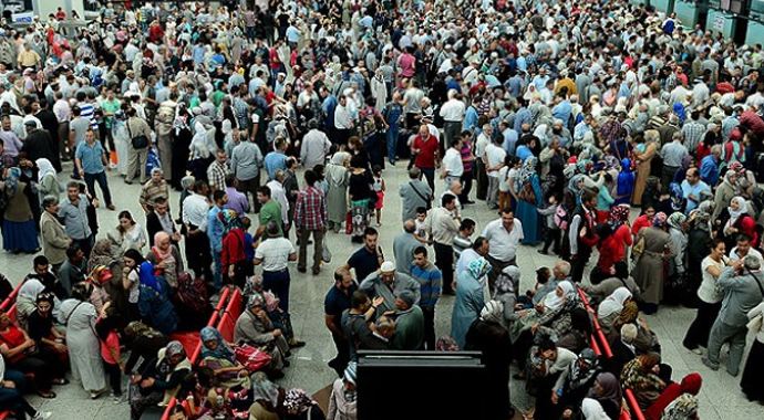 İlk hac kafilesi dualarla uğurlandı