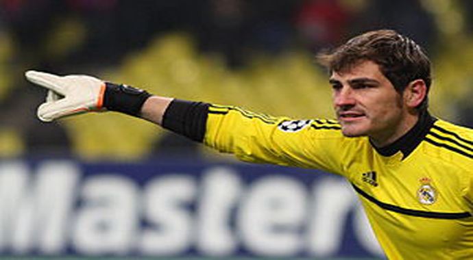 Casillas, Aslana karşı sahada
