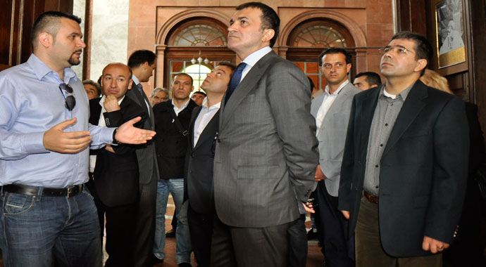 Ömer Çelik Macaristan&#039;da, Estergon Kalesini gezdi
