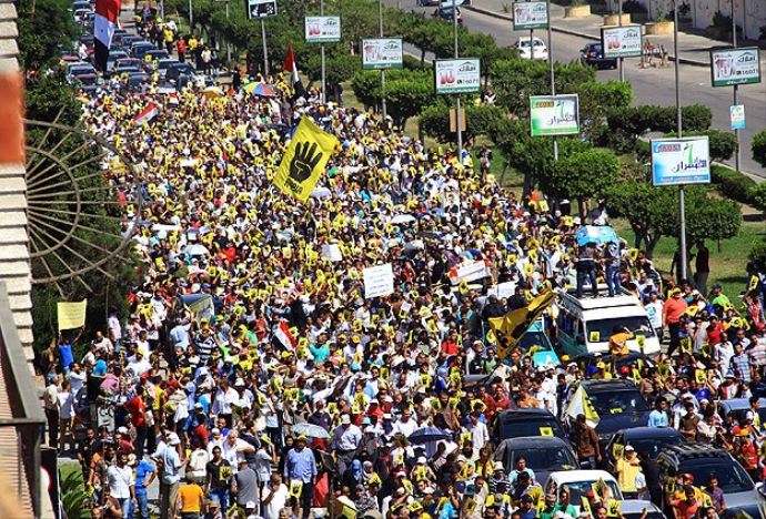 Mısır&#039;da Mursi taraftarları yasaklı Rabiatul Adeviyye Meydanı&#039;nda