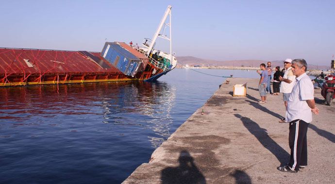 Balıkesir&#039;de kuru yük gemisi battı
