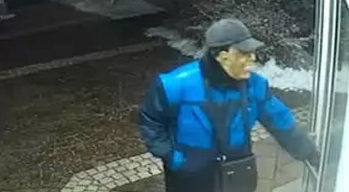 Obama maskesiyle hırsızlık yaparken yakalandı Obama maskesiyle hırsızlık yaparken yakalandı