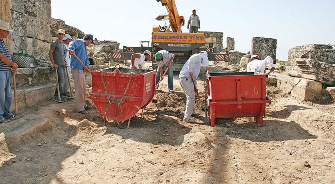 'Netekim' asfalt sökülüyor 'Netekim' asfalt sökülüyor