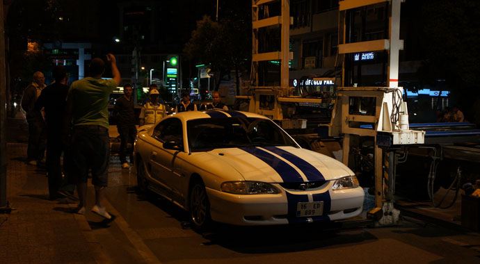İstanbul&#039;da otomobil yarıştıranlara ceza yağdı