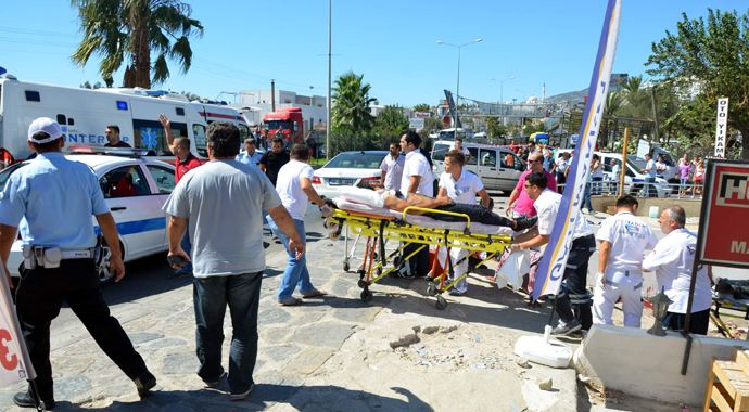 Bodrum'un göbeğinde silahlar konuştu, 2 ölü 4 yaralı Bodrum'un göbeğinde silahlar konuştu, 2 ölü 4 yaralı