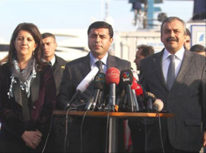 Öcalan ile görüşen BDP heyeti İmralı'dan döndü Öcalan ile görüşen BDP heyeti İmralı'dan döndü