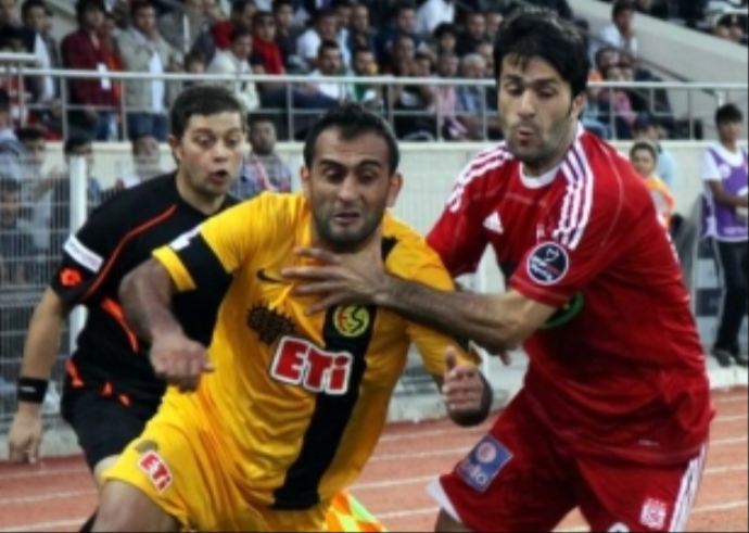 Sivasspor Eskişehirspor maçı nefesleri kesti Sivasspor Eskişehirspor maçı nefesleri kesti