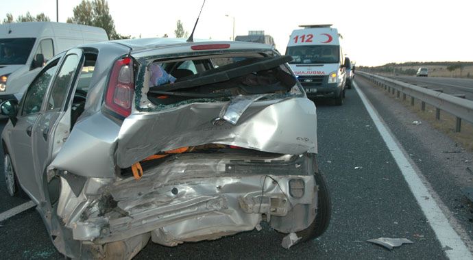 Ankara'da zincirleme trafik kazası, 9 yaralı Ankara'da zincirleme trafik kazası, 9 yaralı