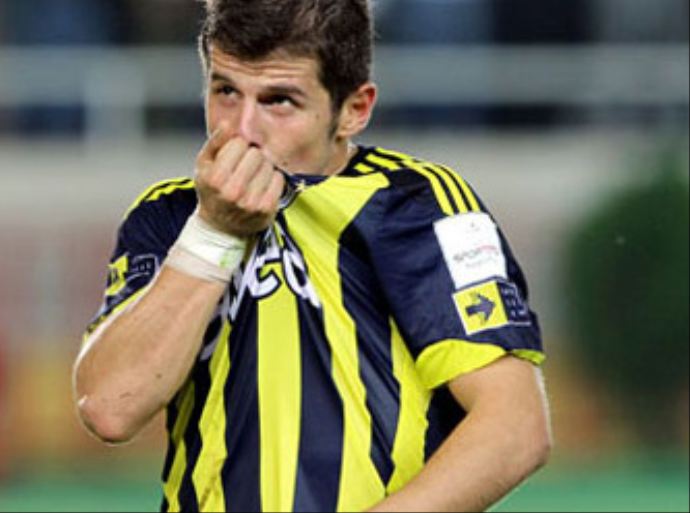 Fenerbahçe'de Emre Belözoğlu belirsizliği Fenerbahçe'de Emre Belözoğlu belirsizliği