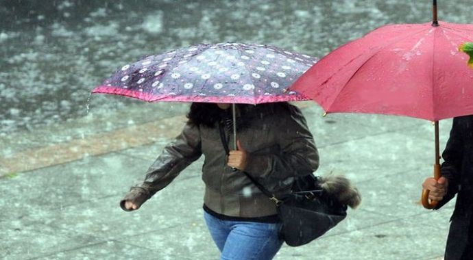 İstanbul'a yağış uyarısı İstanbul'a yağış uyarısı