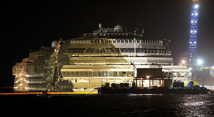 Costa Concordia gemisi doğrultuldu Costa Concordia gemisi doğrultuldu