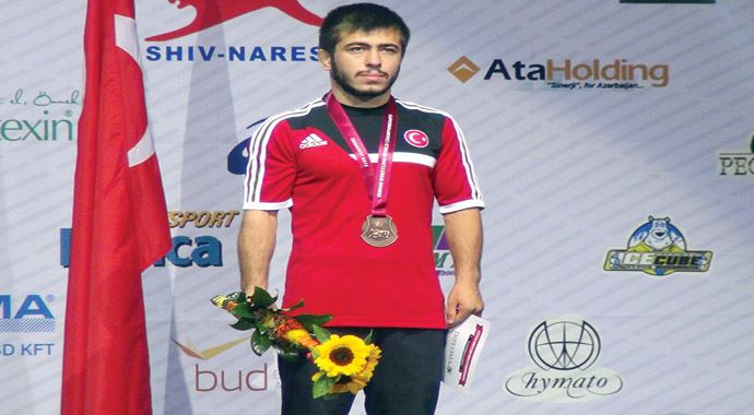 İlk gün güreşlerden bir madalya çıkardık, bronz adam Sezer Akgül İlk gün güreşlerden bir madalya çıkardık, bronz adam Sezer Akgül