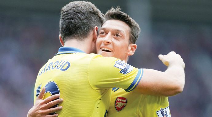 Arsenalli oyuncular Mesut Özil'e hayran kaldı Arsenalli oyuncular Mesut Özil'e hayran kaldı