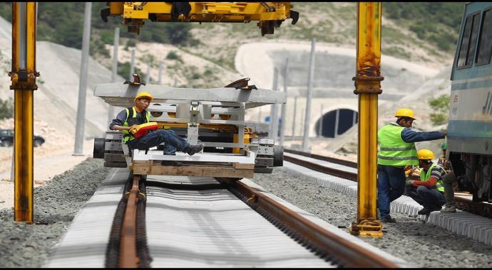 Hızlı Tren hattı çalışmalarında yıkım çalışmaları başladı Hızlı Tren hattı çalışmalarında yıkım çalışmaları başladı
