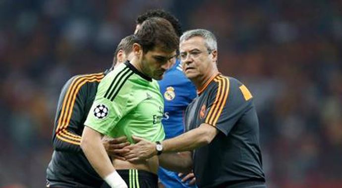 Real Madrid'in kalecisi Casillas sakatlandı Real Madrid'in kalecisi Casillas sakatlandı