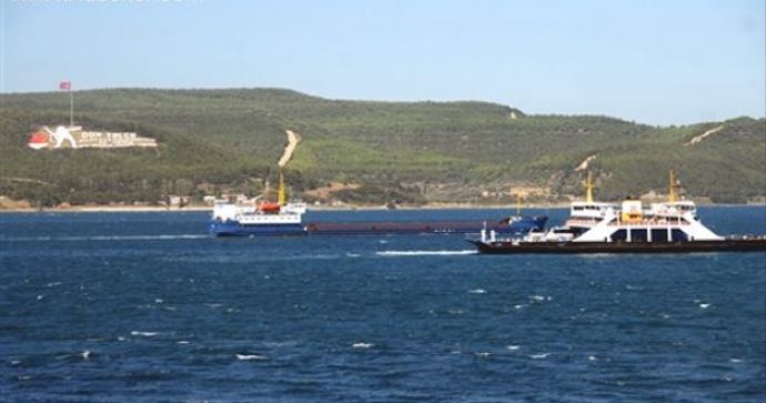 Çanakkale Boğazı'nda gemi arızalandı Çanakkale Boğazı'nda gemi arızalandı