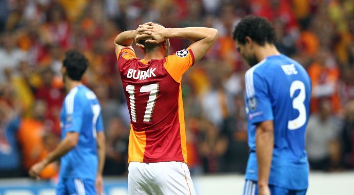 Burak Yılmaz'dan taraftara küfür Burak Yılmaz'dan taraftara küfür