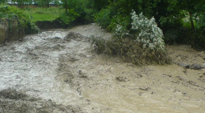 Çin&#039;de kuvvetli yağışlar evleri yıktı, 7 ölü