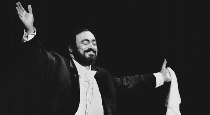 Pavarotti'ye ödülü 6 yıl sonra veriliyor Pavarotti'ye ödülü 6 yıl sonra veriliyor
