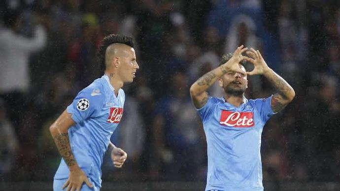 Son finalist Borussia Dortmund, Napoli'ye tosladı Son finalist Borussia Dortmund, Napoli'ye tosladı