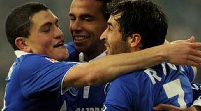 Schalke, ikinci yarı açıldı Schalke, ikinci yarı açıldı