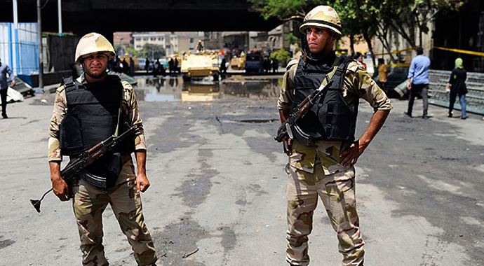 Mısır'da sokağa çıkma yasağı 3. kez kısaltıldı Mısır'da sokağa çıkma yasağı 3. kez kısaltıldı