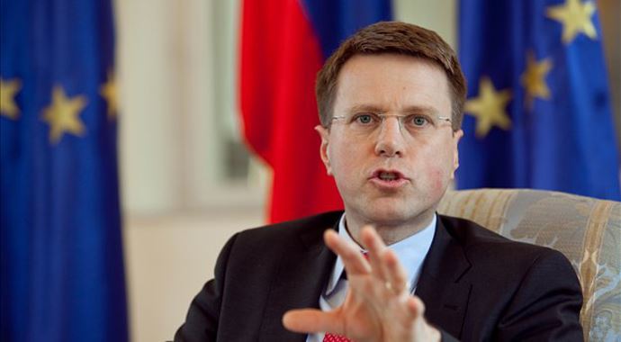 Kosova'da EULEX aracına yapılan yapılan saldırı kınandı Kosova'da EULEX aracına yapılan yapılan saldırı kınandı