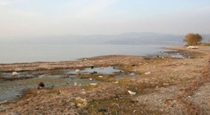 Sapanca Gölü 8 metre çekildi Sapanca Gölü 8 metre çekildi