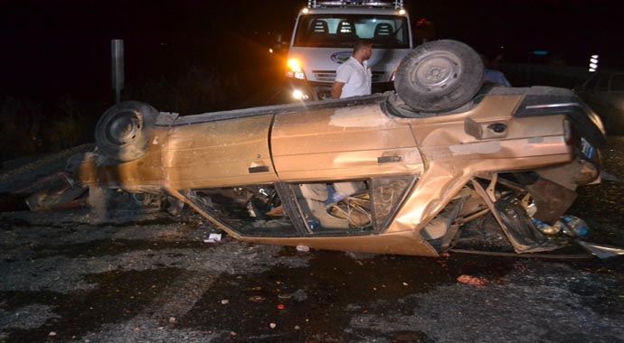 Balıkesir&#039;de trafik kazası, 2 ölü, 3 yaralı